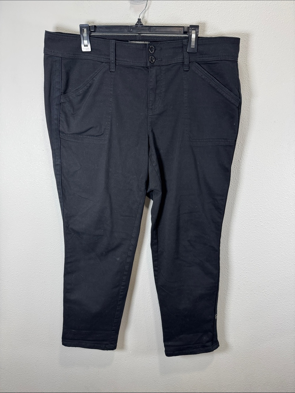 torrid Black Slim Tapered Chinos‎ roll up snap